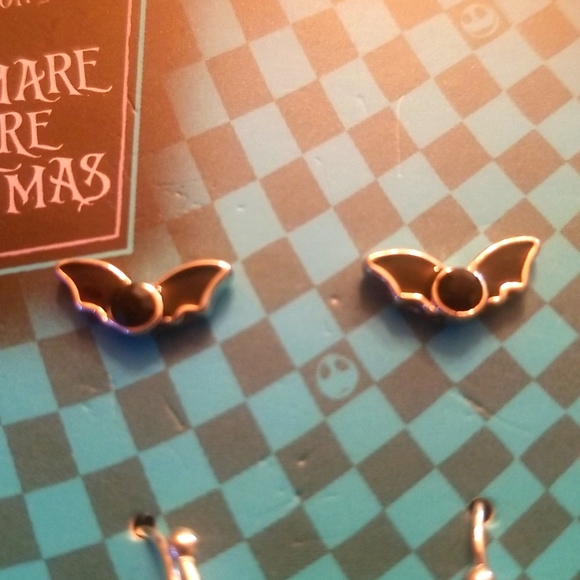 NBC Earring Set - Picture 7 of 9